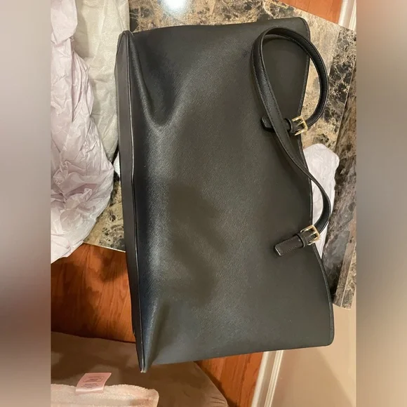 Michael Kors Jet Set Carryall Tote in Black - Picture 12 of 14